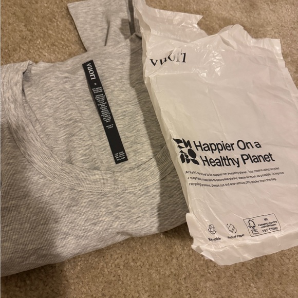 Vuori Women's Long Sleeve Pose Scoop Tee size M new with tag and package - Picture 2 of 2